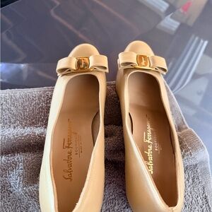 Salvatore Ferragamo Women's Cream Leather Flats